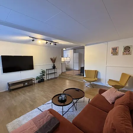 Big With Free Parking Apartment *